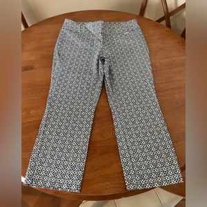 Roz & Ali Super Stretch skinny Capris size 14. New without tags black and white